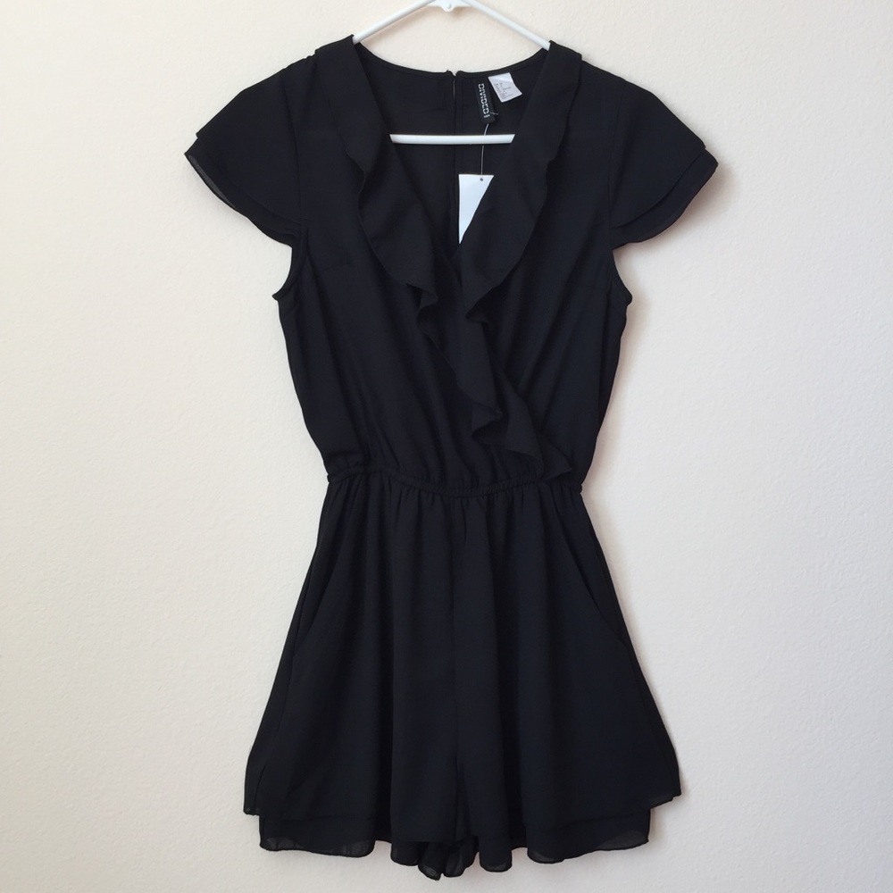 H&M Devided - Crepe V-Neck Short Jumpsuit